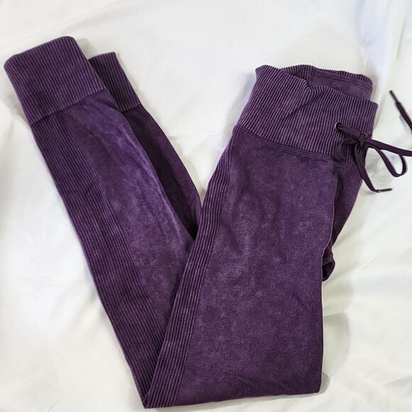 PINK Active Purple leggings with sweater detailing - Picture 4 of 4